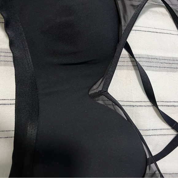 Victoria’s Secret Sports Bra - 36C - Picture 3 of 5